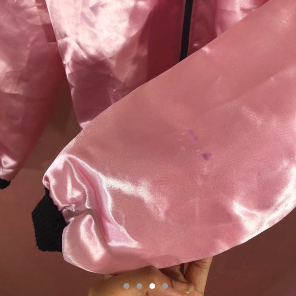 ❌SOLD❌ PINK SATIN LADIES BOMBER JACKET - Picture 3 of 4